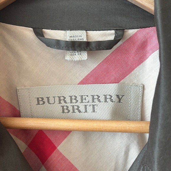 Burberry Women's Olive Double-Breasted Jacket - Picture 2 of 5